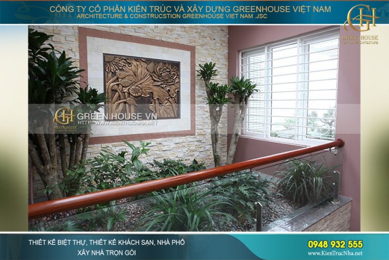 Không gian tiểu cảnh xanh được thiết kế và trang trí một cách phù hợp trong ngôi nhà