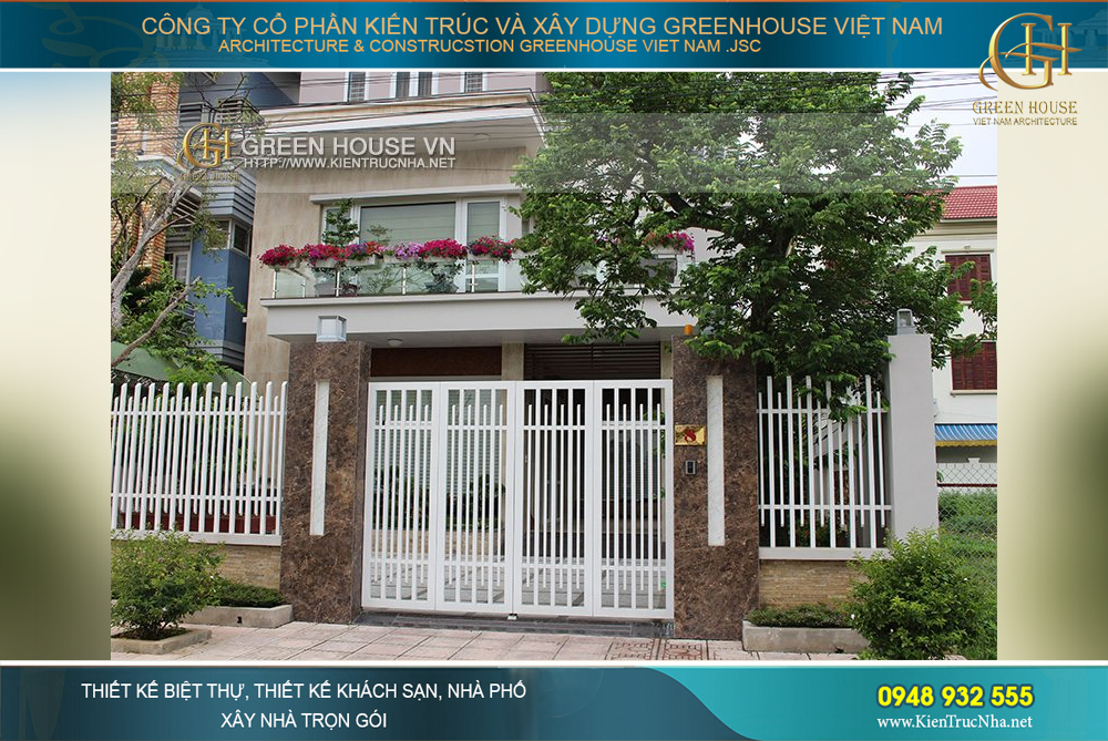 Thiết kế cổng sắt được gia công hoàn toàn bằng tay, đảm bảo chất lượng bền vững cùng thời gian